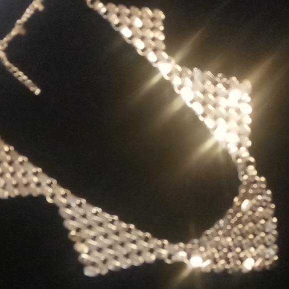 Gold tone mesh bib necklace. free flowing, form fitting ,soft feel. 18+2 long - Picture 5 of 5